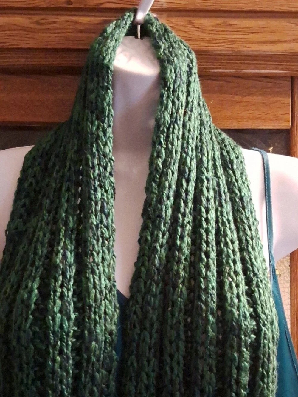 NWOT,Green Knit Scarf - Women's Accessory☘️💚☘️